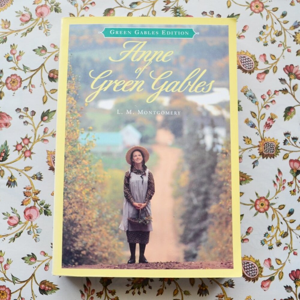 BOOK Anne of Green Gables L.M. Montgomery